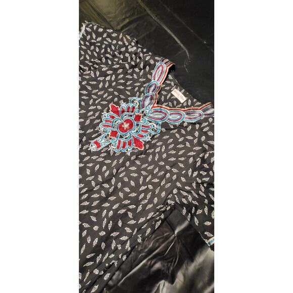 Sweet Miss floor length boho style dress.  Size L, Embroidery - Picture 6 of 11